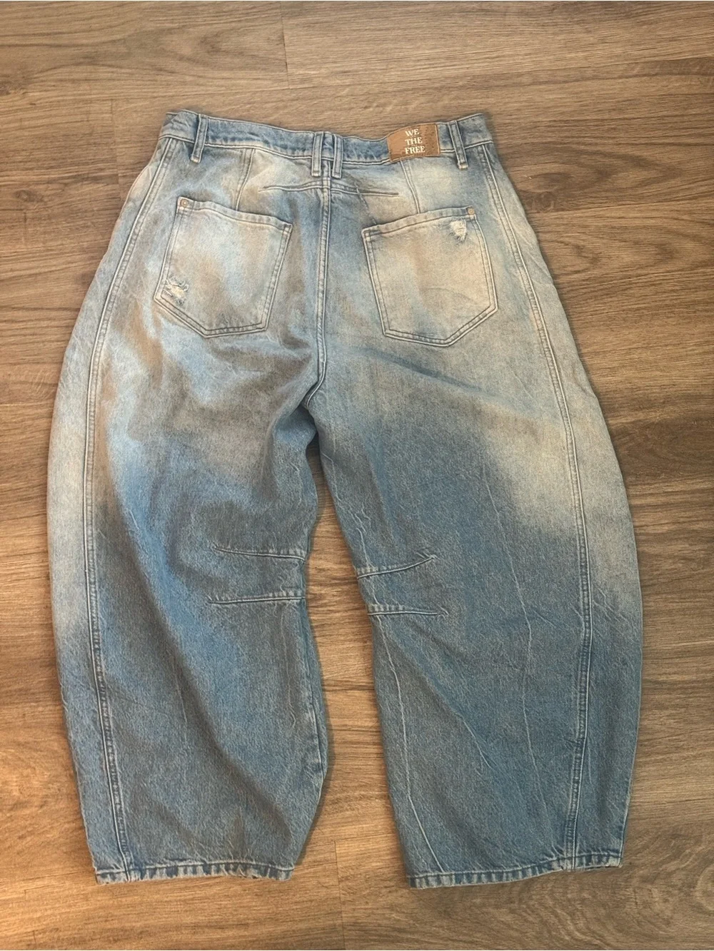 Free People We The Free Barrel Jeans size 32 light distressed wash